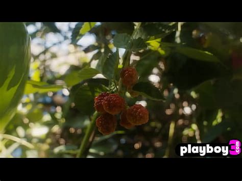 Playboy Gorgeous Milf Model Leighla Habib Shows Her Perfect Body After Passion Striptease