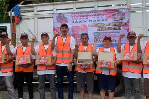 Kst Dukung Ganjar Beri Bantuan Rompi Dan Sepatu Safety Untuk Sopir Truk