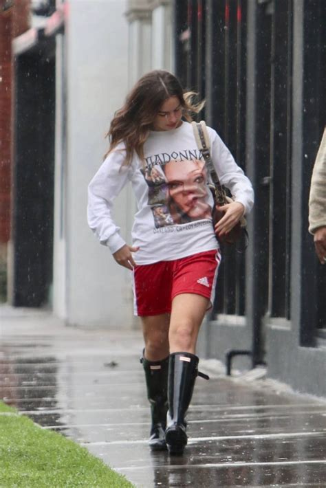 Hot Addison Rae In Red Shorts Thblog