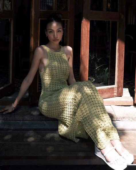 Cô dâu Hà Nội diện đồ tôn dáng đẹp nhất có phải bộ bodysuit màu nude