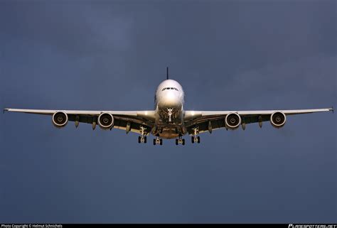 V Skk Singapore Airlines Airbus A Photo By Helmut Schnichels