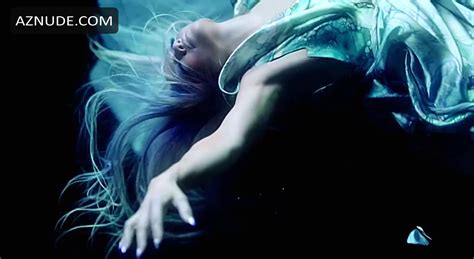 Jennifer Lopez Sexy Showing Off Her Hot Figure As She Strips Naked In