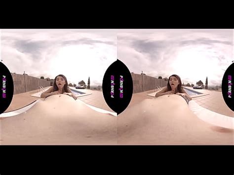 PORNBCN VR K Joven Amateur Follando En La Piscina Publica Exterior Mia Navarro Realidad