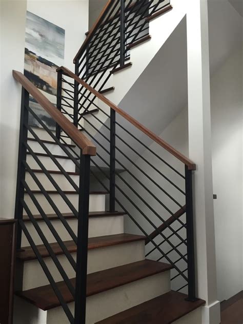 Horizontal Black Flat Bar Railing Contemporain Escalier Calgary