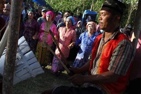 Mengenal Suku Tolaki Sejarah Bahasa Agama Tradisi Dan Budaya