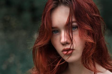 Papel De Parede Mulheres Ruiva Olhos Azuis Cabelo Na Cara Bokeh