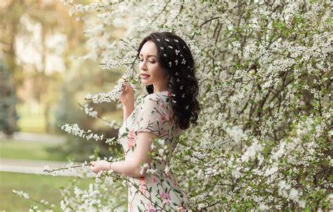Обои dress flowers pretty brunette Георгий Дьяков на телефон и