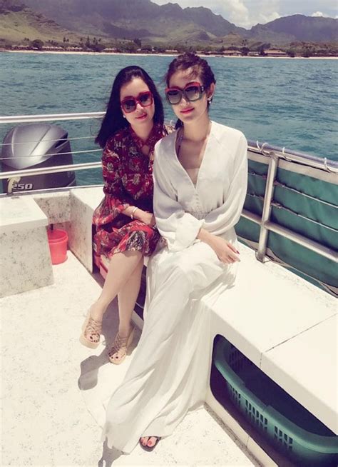 Hiếm hoi lắm mới thấy Huyền My diện bikini bốc lửa thế