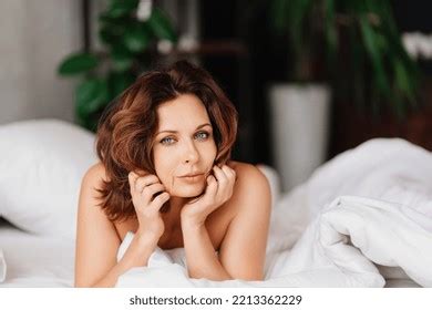 Sexy Naked Brunette Woman Lying Bed Stock Photo Shutterstock