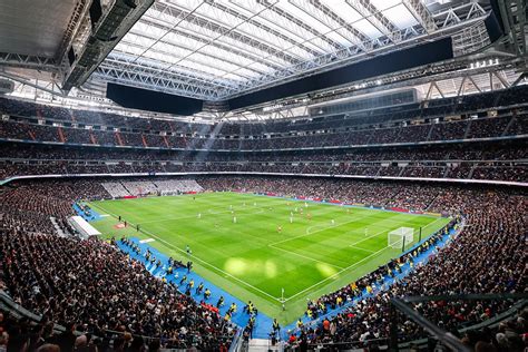 Lamine Yamal reta a Vinicius Junior en en el Santiago Bernabéu Marca