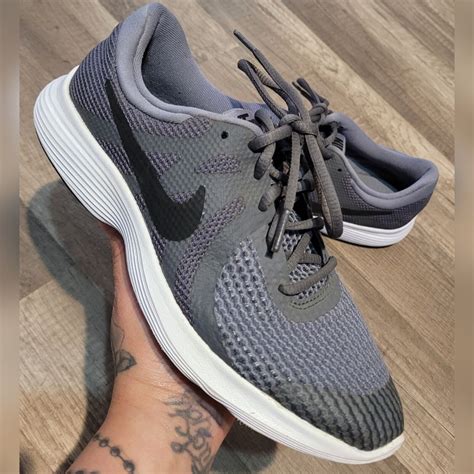 Nike Revolution 4 - Gem