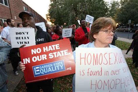 Teacher S Anti Gay Facebook Rants Attract Protesters Supporters To N J School Board Meeting