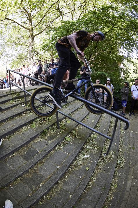 Business owners are praising ups punt amsterdam for their speed 13