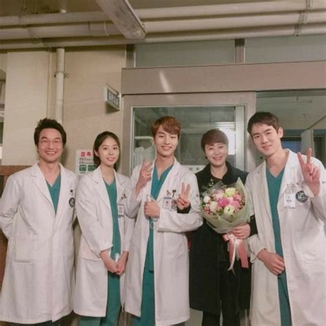 Romantic Doctor Teacher Kim Bonus Episode Dramabeans Korean Drama