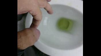 Orinar Inodoro Y Lamer Sabor XVIDEOS