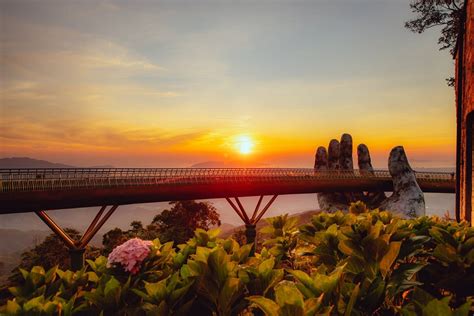 golden bridge da nang  guide   iconic da nang bridge central