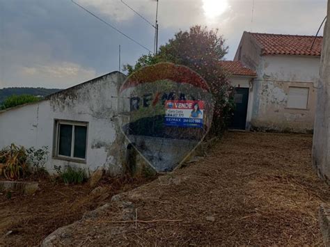 Casa ou moradia à venda no largo Principal Maiorga Alcobaça idealista