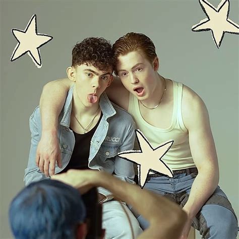 Pin By Mylena Verano On Heartstopper Connor Alice Book Cute Gay