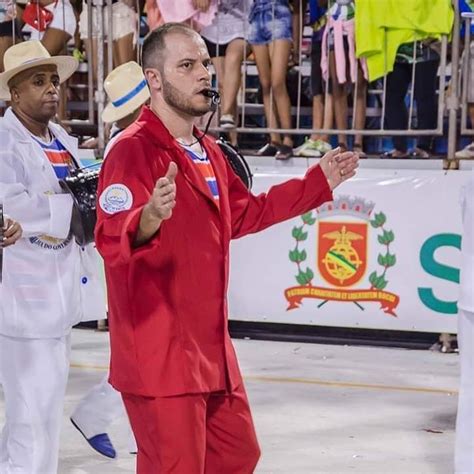 Mestre Da Unidos Dos Morros Celebra Anos Como Melhor Bateria Do