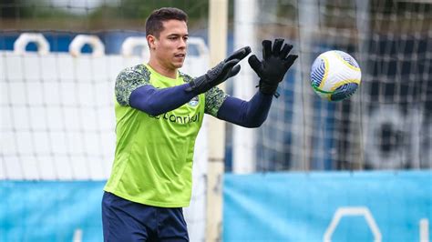 Santos tenta empréstimo de goleiro do Grêmio