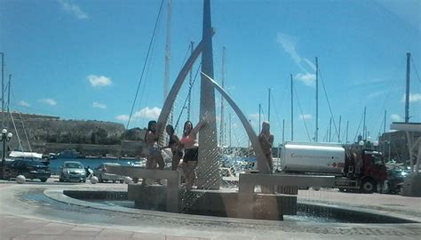 Ritratti Bil Bikini Fil Funtana F Ta Xbiex NETnews