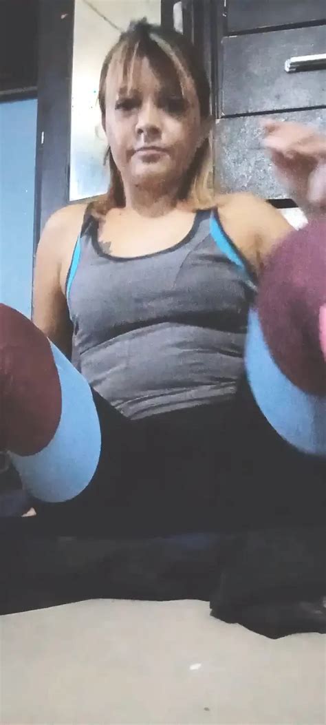 Une Blonde Montre Sa Chatte XHamster