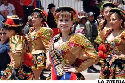 Modelo orureña Cecile Arce regresa a Oruro para cumplir promesa anual a