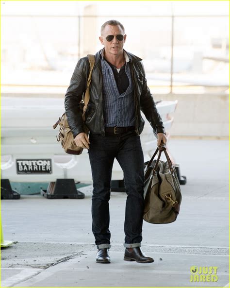 Daniel Craig Keeps It Cool In Shades For Nyc Departure Photo 3117341