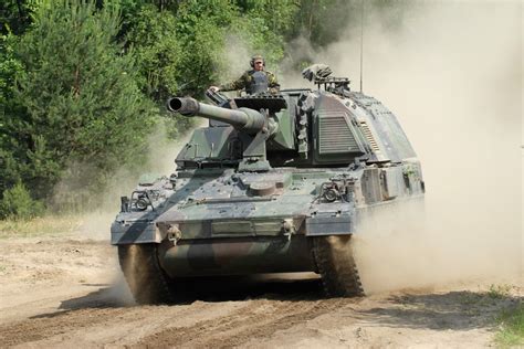Bundeswehr orders ten new type PzH 2000 tank howitzers - EDR Magazine