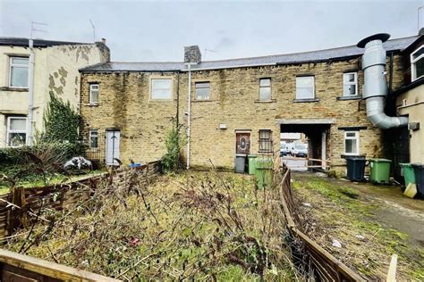 Inside Huddersfield house up for auction with guide price of £20,000 ...