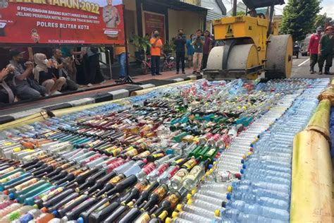 Ribuan Botol Miras Di Kota Blitar Dimusnahkan Berikut Rincian Merknya