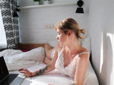 AoifeOneal Masturbating To Porn