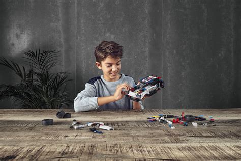 LEGO Technic 42109 Top Gear Rally Car mit Fernsteuerung vorgestellt