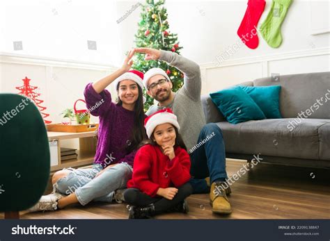 Familia latina navidad Más de fotos de stock con licencia libres de regalías Shutterstock