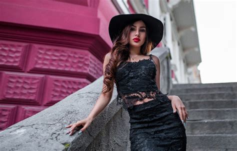 Черное платье с перчатками - 63 фото