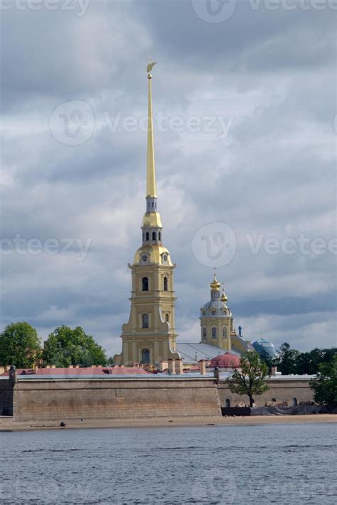 saint petersburg in russia 8612100 Stock Photo at Vecteezy