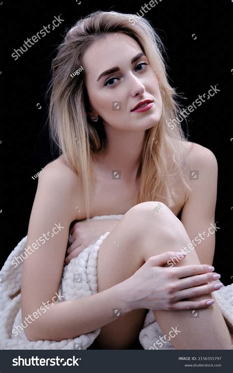 Luxury Slim Nude Woman White Fur Stock Photo 2156355797 Shutterstock