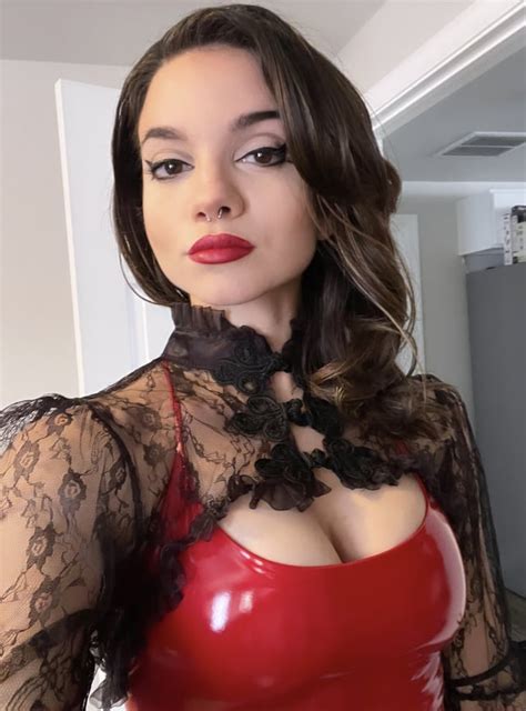 Hot Sexy Lauren LaVera Bikini Pics