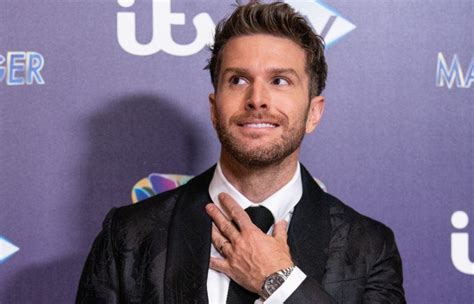 Toad in the Hole walks off stage before revealing identity on The