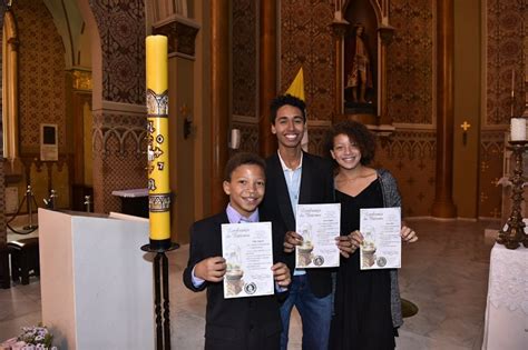 Igreja Católica de Curitiba realiza batismo de 3 filhos de casal gay