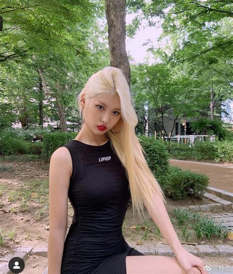 Nữ idol Kpop có màn lột xác hot đến mức xứ Trung dậy sóng Con gái giảm cân ngoạn mục đổi style