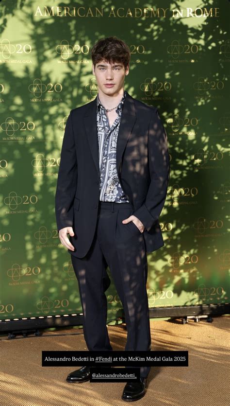 Pin de Park201328 em Alessandro Bedetti em 2025 | Avatares, Roupas