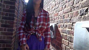 Sexy amateur público intermitente y voyeur babe skylars al aire libre exhibicionismo