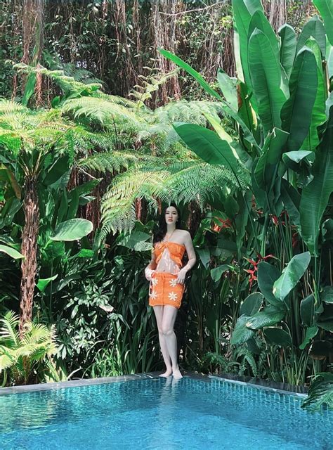 B O Thy E P V Ng Khi Di N Bikini V C D Ng C A M B M Khi N D N T Nh Ng Ng Ng Sao Vi T