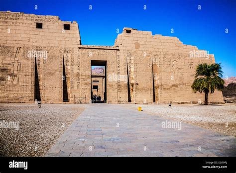 Medinet Habu Fotos e Imágenes de stock Alamy