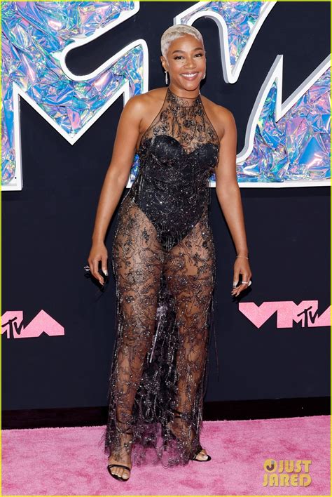 Photo Tiffany Haddish Cheeky Pose On Vmas Red Carpet 12 Photo