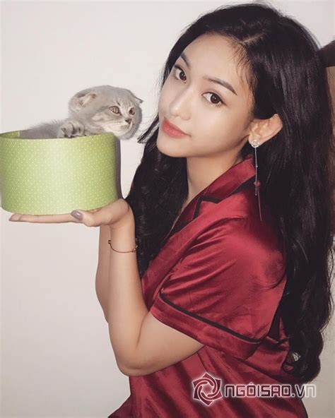 Hot girl và hot boy Việt Tâm Tít vẫn xinh đẹp dù sắp sinh Thúy Vi khoe nhan sắc bên