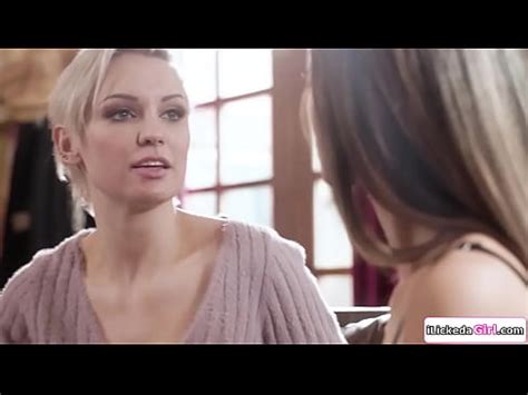 Madrastra Tetona Se Enfrenta A Una Joven Hijastra Xvideos