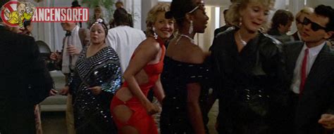 Naked Linda Kozlowski In Crocodile Dundee