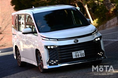 【2024年】トヨタ 新型ヴォクシーの価格や内装、納期まで最新情報をお届け｜新デザインはダサい？ 存在感と迫力あるミニバンだ画像ギャラリー